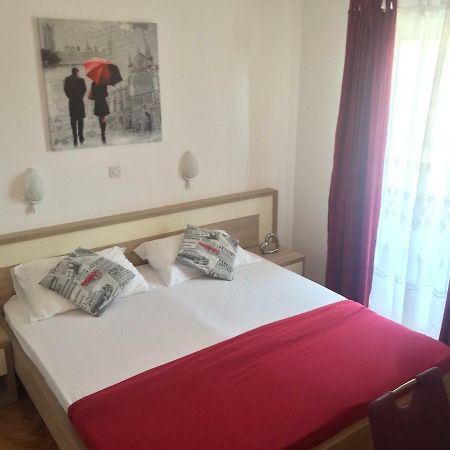 Apartmani Adriatic Ana Novalja Bagian luar foto