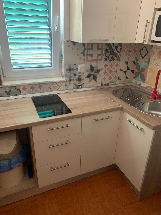 Apartmani Adriatic Ana Novalja Bagian luar foto