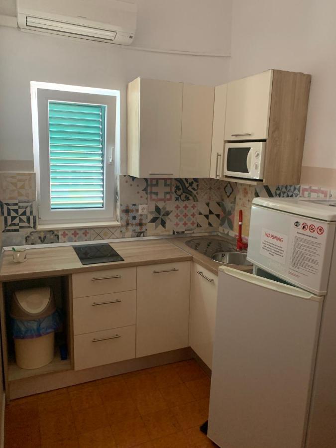 Apartmani Adriatic Ana Novalja Bagian luar foto