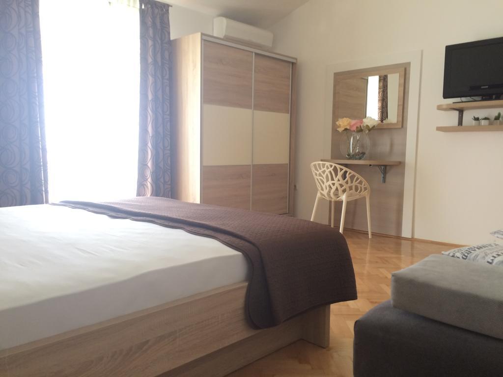 Apartmani Adriatic Ana Novalja Bagian luar foto