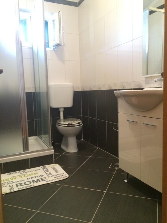 Apartmani Adriatic Ana Novalja Bagian luar foto