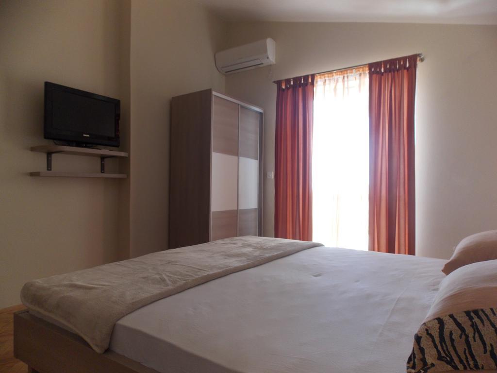 Apartmani Adriatic Ana Novalja Bagian luar foto