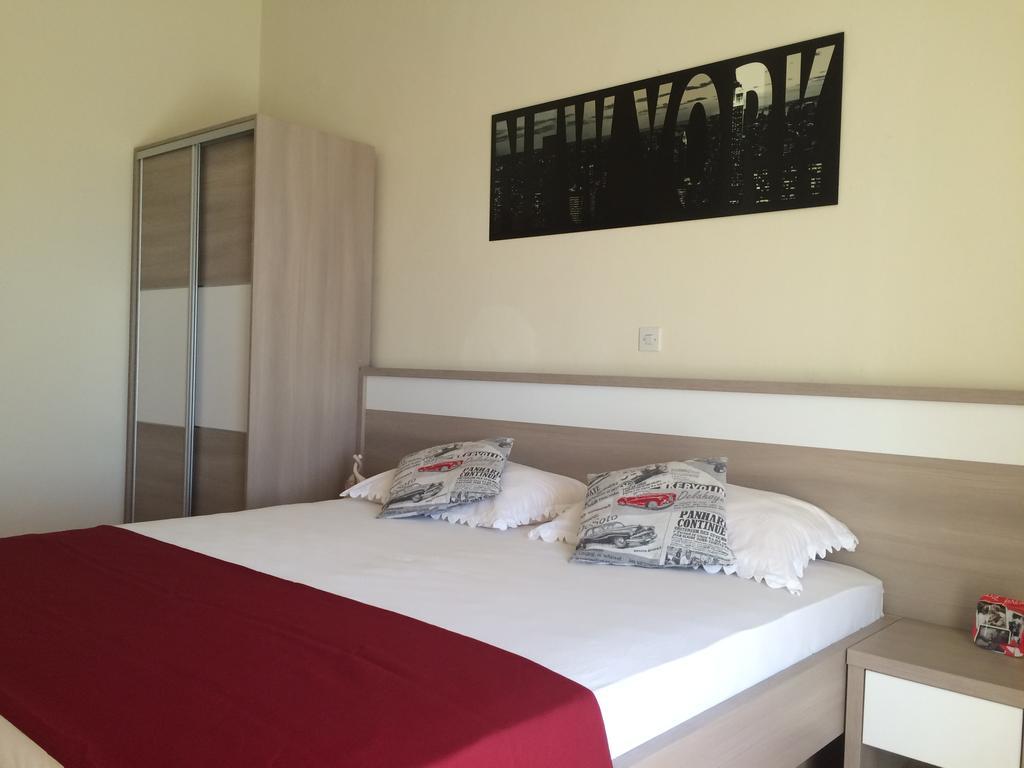 Apartmani Adriatic Ana Novalja Bagian luar foto