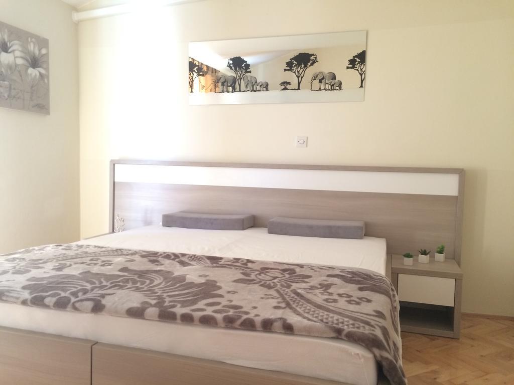 Apartmani Adriatic Ana Novalja Bagian luar foto