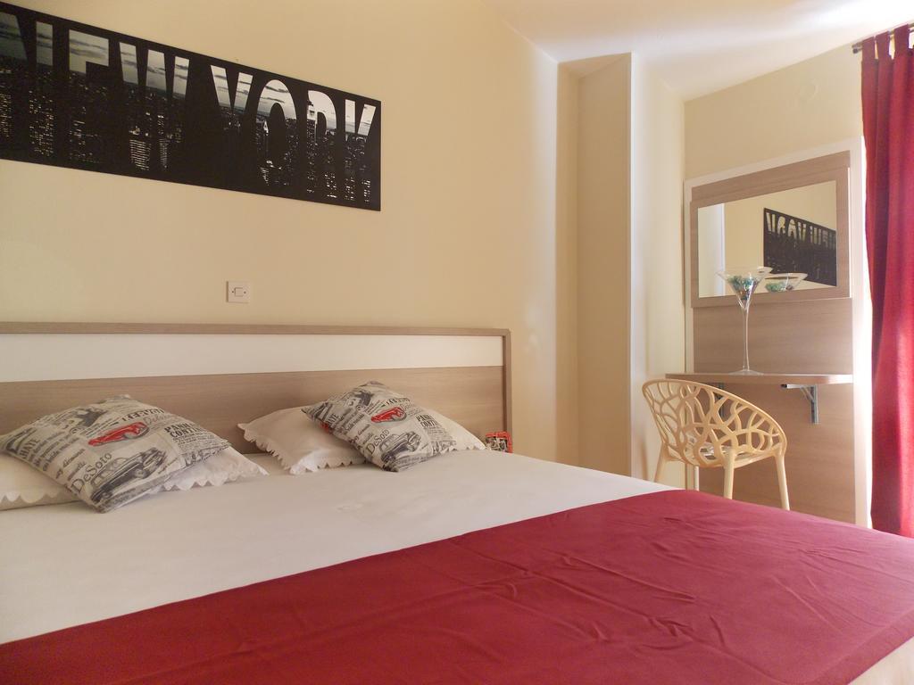 Apartmani Adriatic Ana Novalja Bagian luar foto