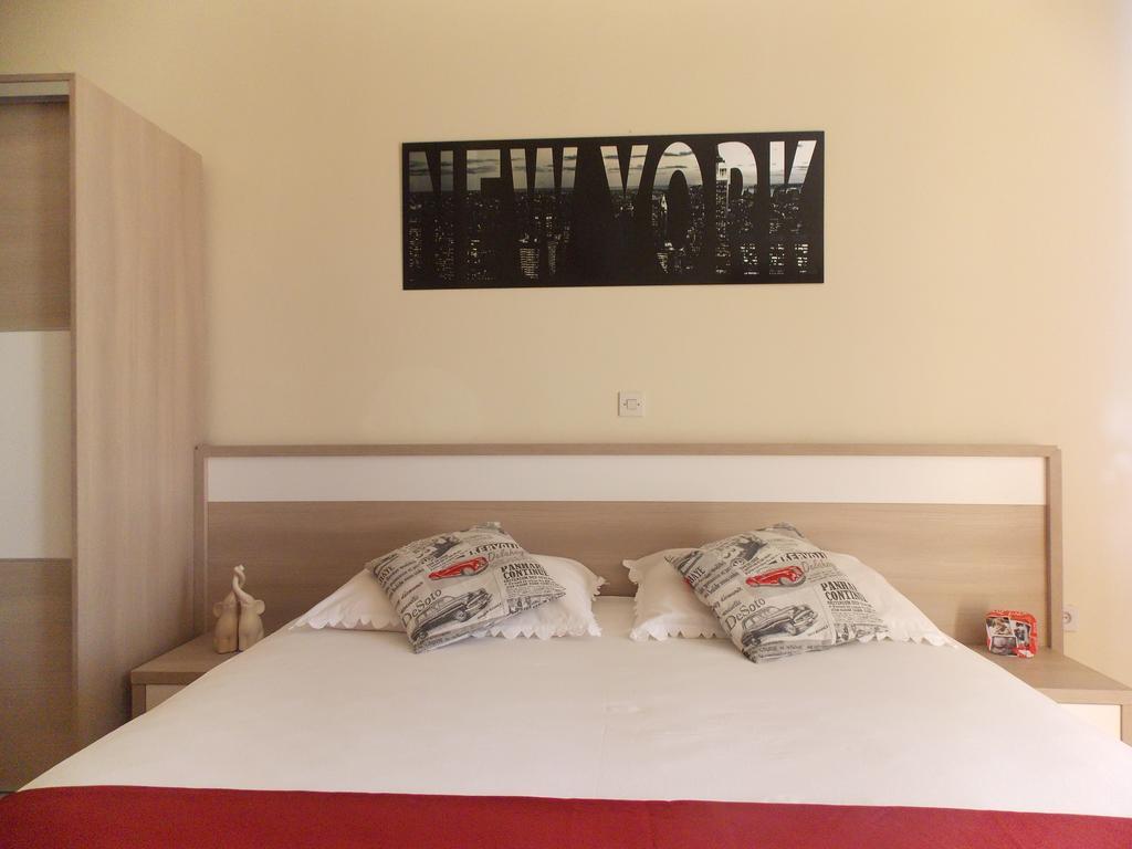 Apartmani Adriatic Ana Novalja Bagian luar foto