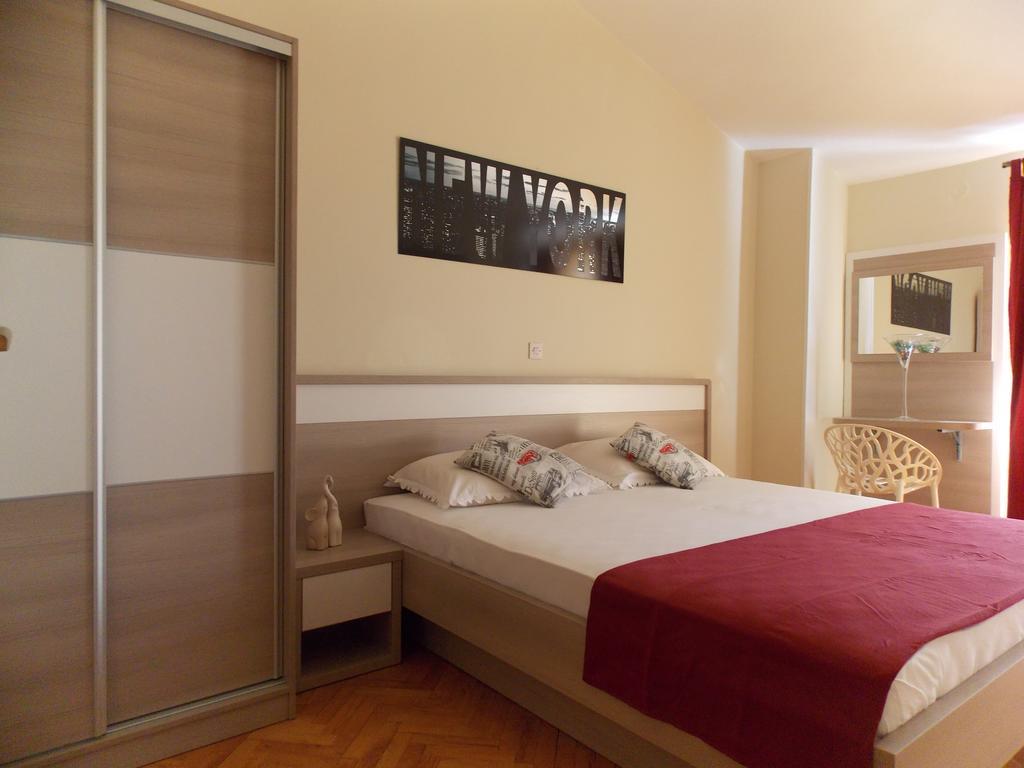 Apartmani Adriatic Ana Novalja Bagian luar foto