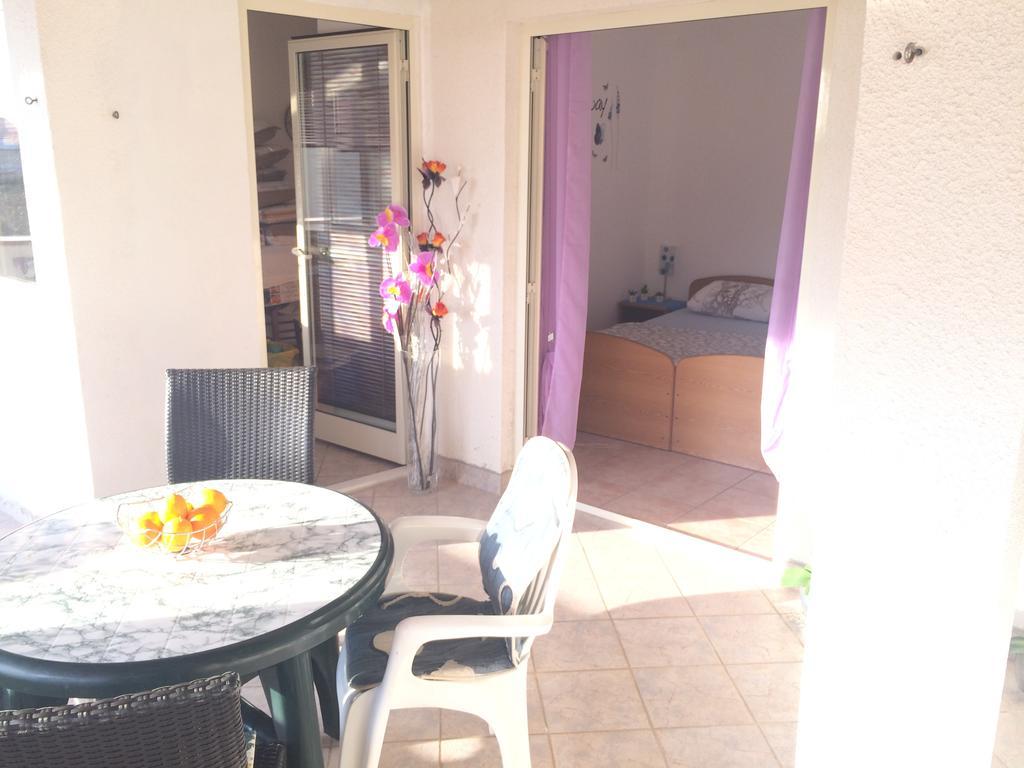 Apartmani Adriatic Ana Novalja Bagian luar foto