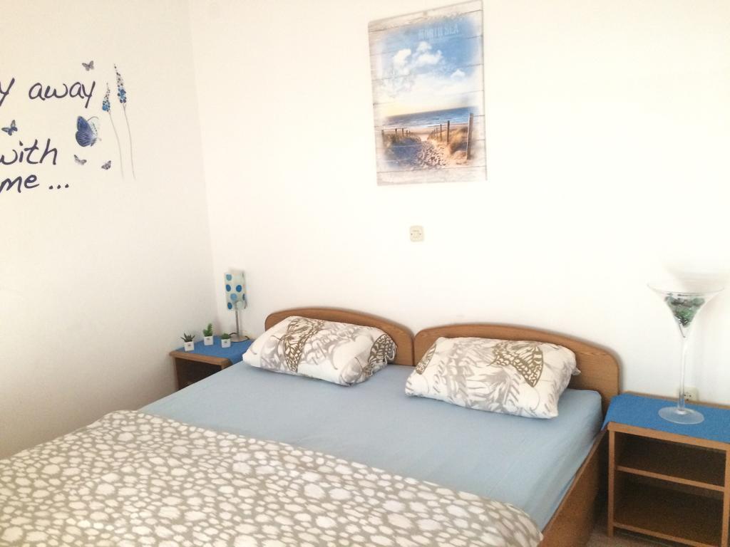 Apartmani Adriatic Ana Novalja Bagian luar foto