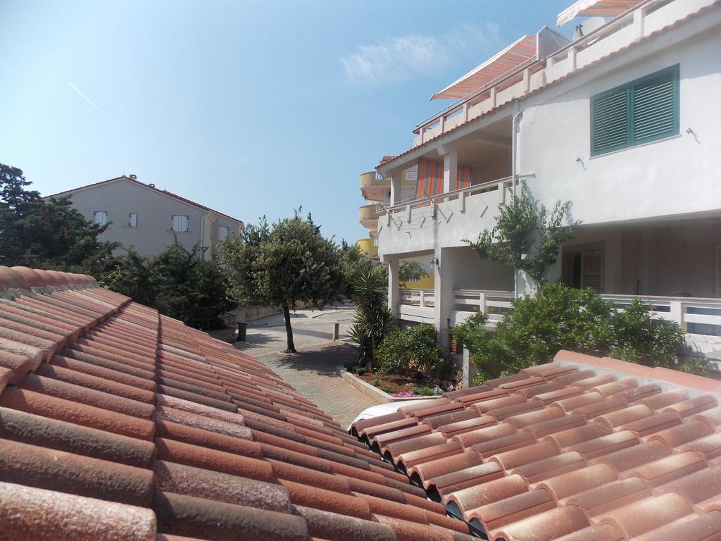 Apartmani Adriatic Ana Novalja Bagian luar foto