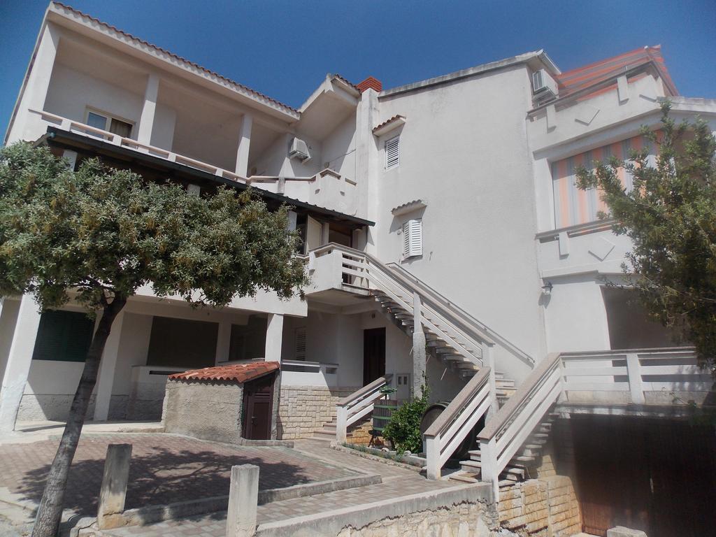 Apartmani Adriatic Ana Novalja Bagian luar foto