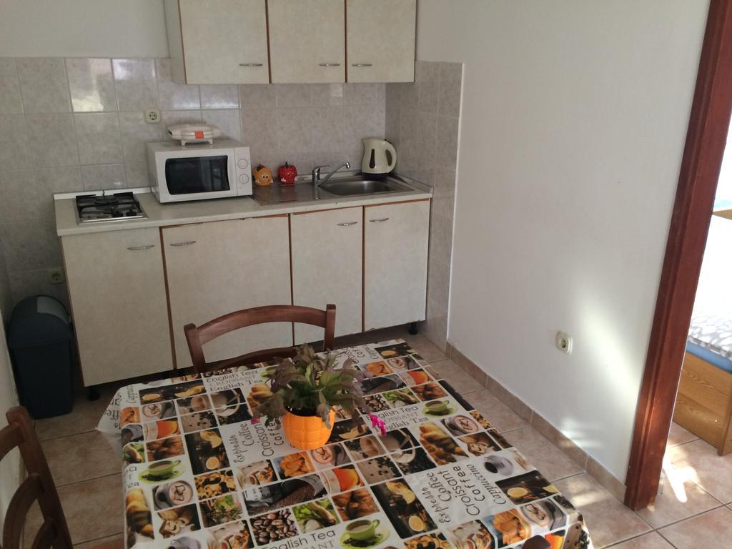 Apartmani Adriatic Ana Novalja Bagian luar foto