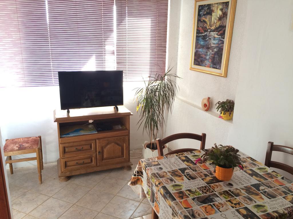 Apartmani Adriatic Ana Novalja Bagian luar foto
