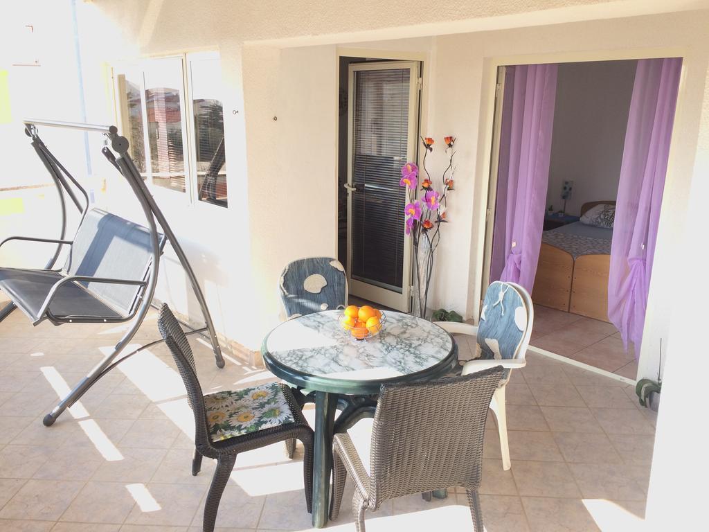 Apartmani Adriatic Ana Novalja Bagian luar foto