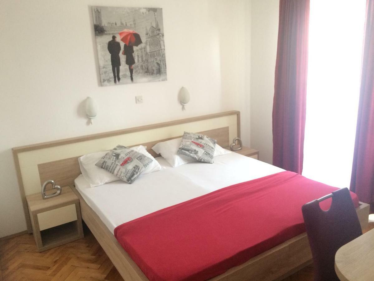 Apartmani Adriatic Ana Novalja Bagian luar foto