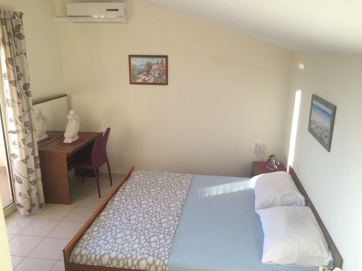 Apartmani Adriatic Ana Novalja Bagian luar foto