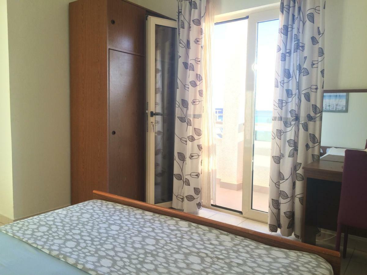 Apartmani Adriatic Ana Novalja Bagian luar foto