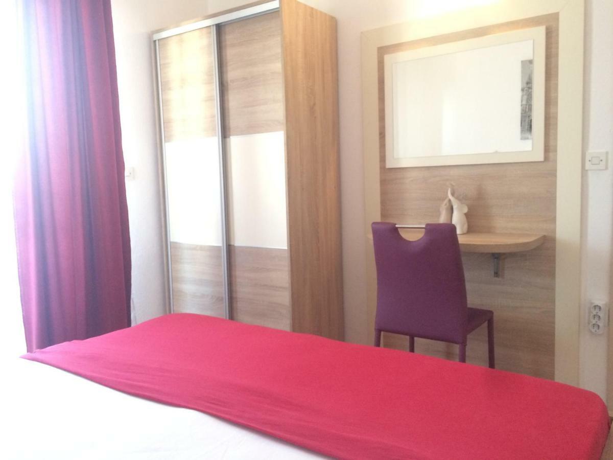 Apartmani Adriatic Ana Novalja Bagian luar foto